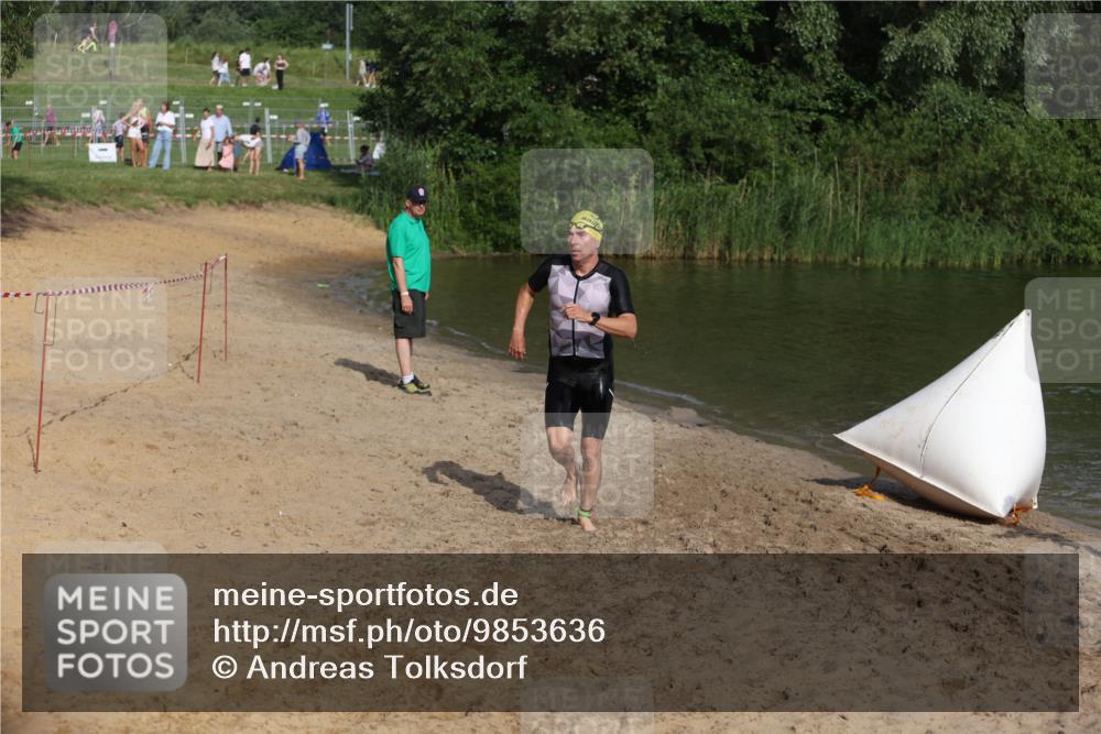 21.06.2026 - 29. Vierlanden-Triathlon Andreas Tolksdorf http://msf.ph/oto/9853636 21.06.2026 08:42:35 Schwimmen 148, 193, 210 meine-sportfotos.de