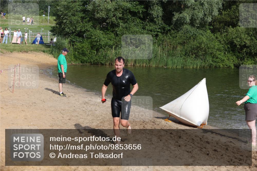 21.06.2026 - 29. Vierlanden-Triathlon Andreas Tolksdorf http://msf.ph/oto/9853656 21.06.2026 08:42:48 Schwimmen 27, 210 meine-sportfotos.de