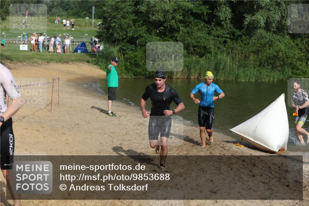 21.06.2026 - 29. Vierlanden-Triathlon Andreas Tolksdorf http://msf.ph/oto/9853688 21.06.2026 08:43:40 Schwimmen 42, 44, 88, 108, 154, 197 meine-sportfotos.de