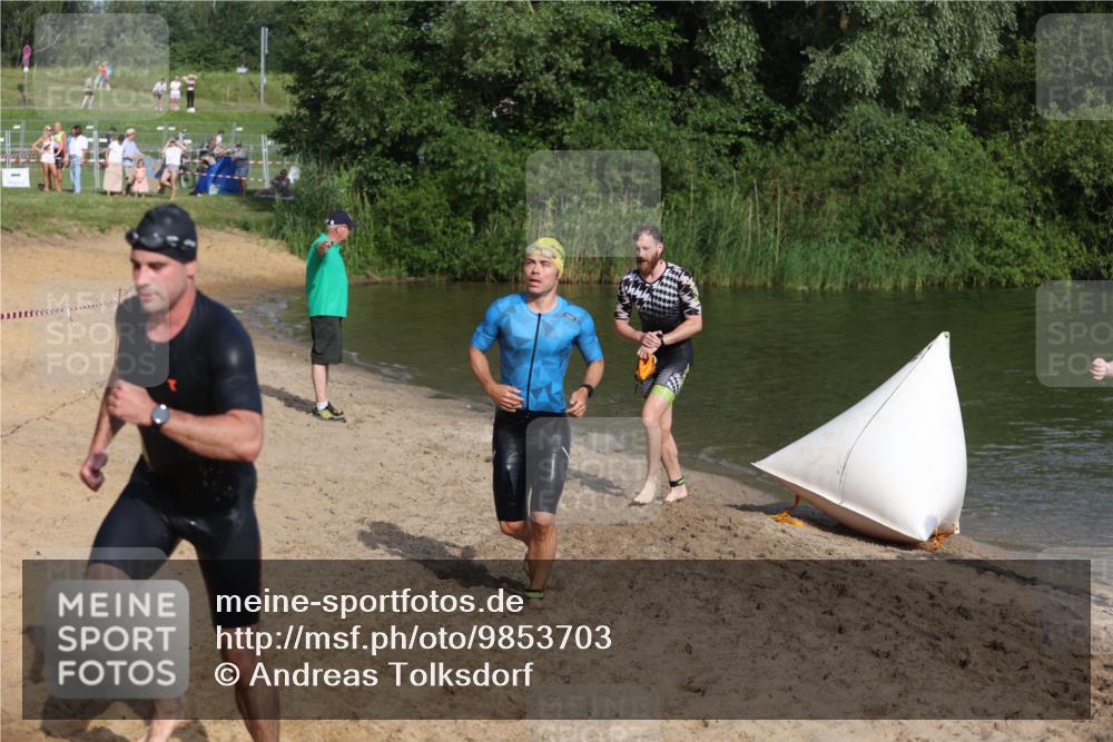 21.06.2026 - 29. Vierlanden-Triathlon Andreas Tolksdorf http://msf.ph/oto/9853703 21.06.2026 08:43:41 Schwimmen 42, 44, 88, 108, 154, 197 meine-sportfotos.de
