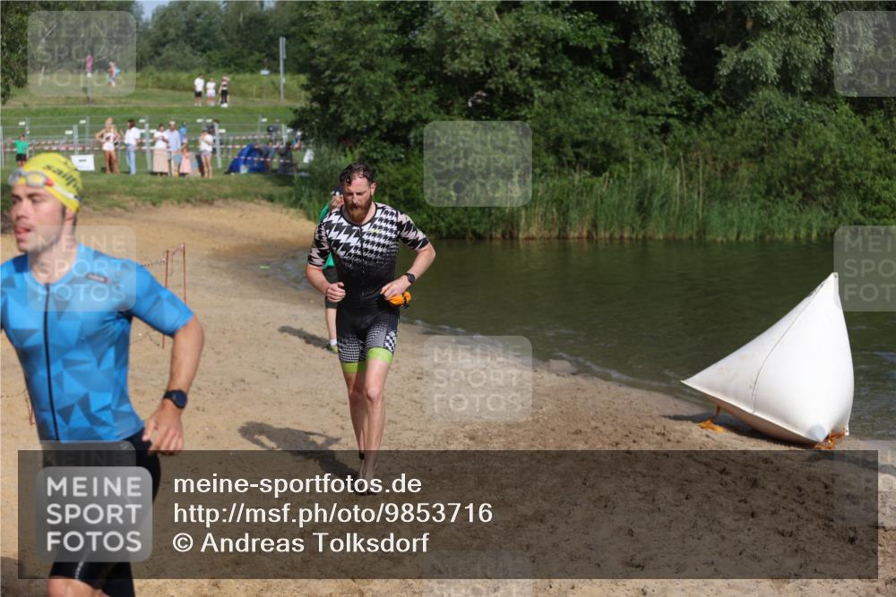 21.06.2026 - 29. Vierlanden-Triathlon Andreas Tolksdorf http://msf.ph/oto/9853716 21.06.2026 08:43:44 Schwimmen 44, 88, 108, 154, 197, 1355 meine-sportfotos.de