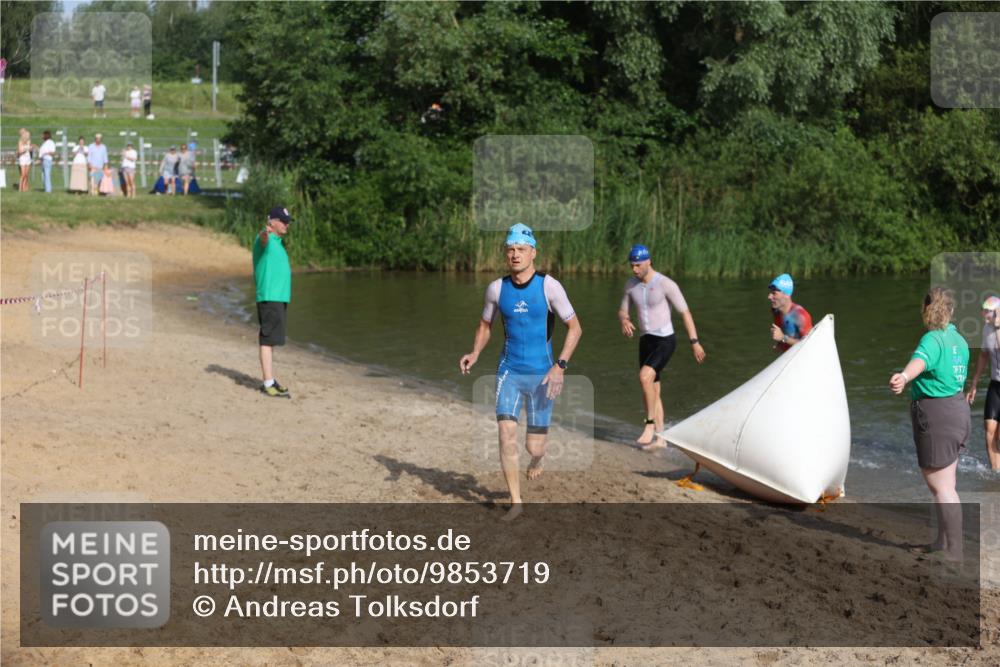 21.06.2026 - 29. Vierlanden-Triathlon Andreas Tolksdorf http://msf.ph/oto/9853719 21.06.2026 08:43:47 Schwimmen 44, 112, 154, 197, 1355 meine-sportfotos.de