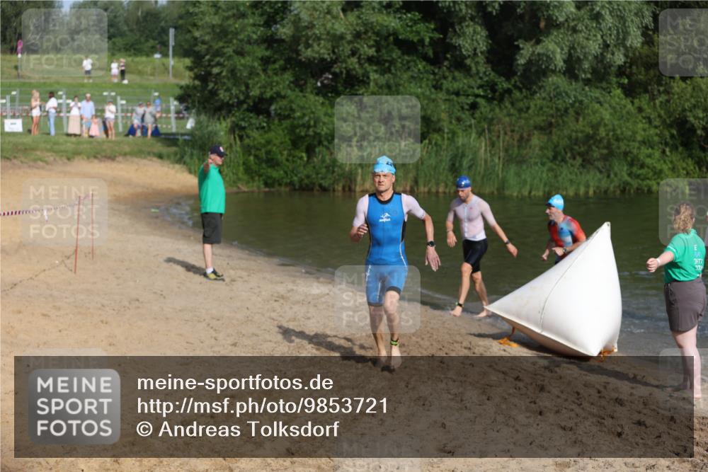 21.06.2026 - 29. Vierlanden-Triathlon Andreas Tolksdorf http://msf.ph/oto/9853721 21.06.2026 08:43:47 Schwimmen 44, 112, 154, 197, 1355 meine-sportfotos.de