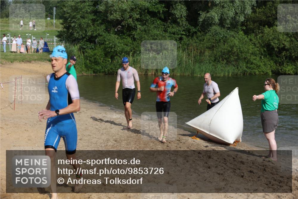 21.06.2026 - 29. Vierlanden-Triathlon Andreas Tolksdorf http://msf.ph/oto/9853726 21.06.2026 08:43:49 Schwimmen 112, 154, 197, 1355 meine-sportfotos.de