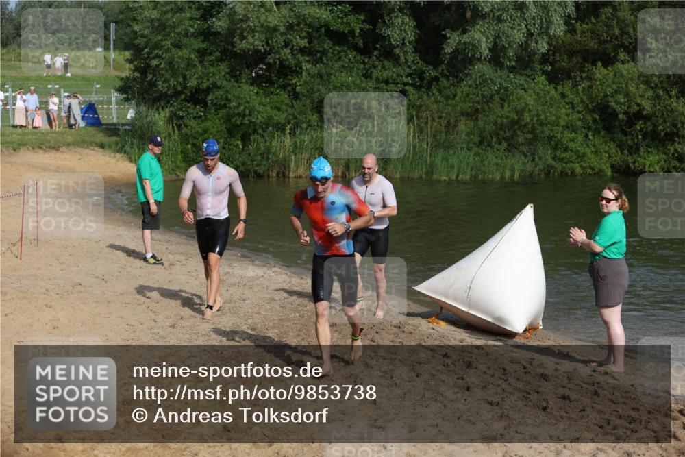 21.06.2026 - 29. Vierlanden-Triathlon Andreas Tolksdorf http://msf.ph/oto/9853738 21.06.2026 08:43:50 Schwimmen 112, 154, 197, 1355 meine-sportfotos.de