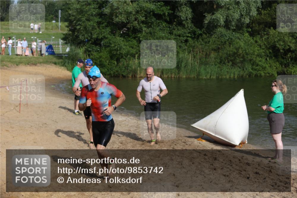 21.06.2026 - 29. Vierlanden-Triathlon Andreas Tolksdorf http://msf.ph/oto/9853742 21.06.2026 08:43:51 Schwimmen 112, 154, 197, 1355 meine-sportfotos.de