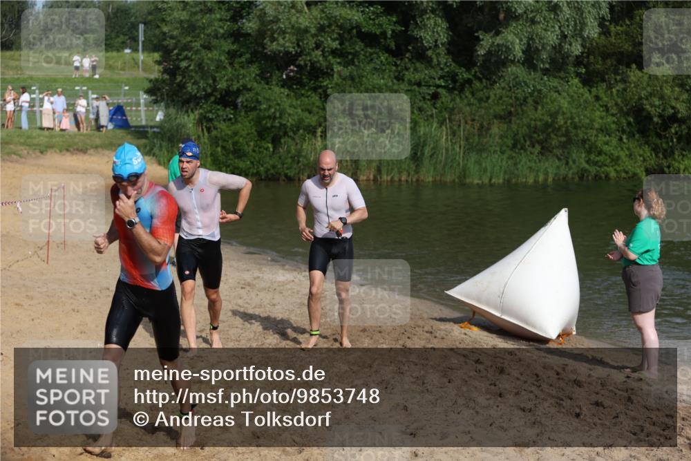 21.06.2026 - 29. Vierlanden-Triathlon Andreas Tolksdorf http://msf.ph/oto/9853748 21.06.2026 08:43:52 Schwimmen 112, 154, 197, 1355 meine-sportfotos.de