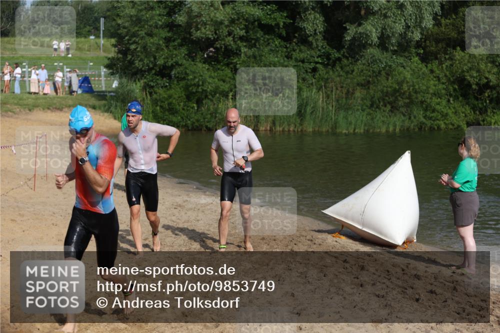 21.06.2026 - 29. Vierlanden-Triathlon Andreas Tolksdorf http://msf.ph/oto/9853749 21.06.2026 08:43:52 Schwimmen 112, 154, 197, 1355 meine-sportfotos.de