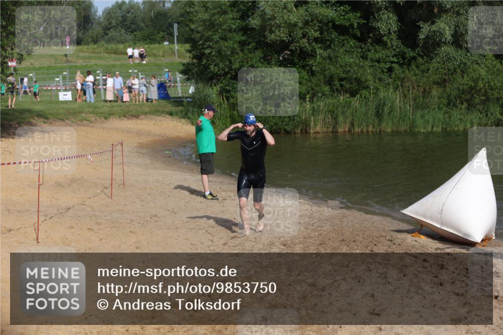 21.06.2026 - 29. Vierlanden-Triathlon Andreas Tolksdorf http://msf.ph/oto/9853750 21.06.2026 08:44:11 Schwimmen 4, 29, 34, 202 meine-sportfotos.de