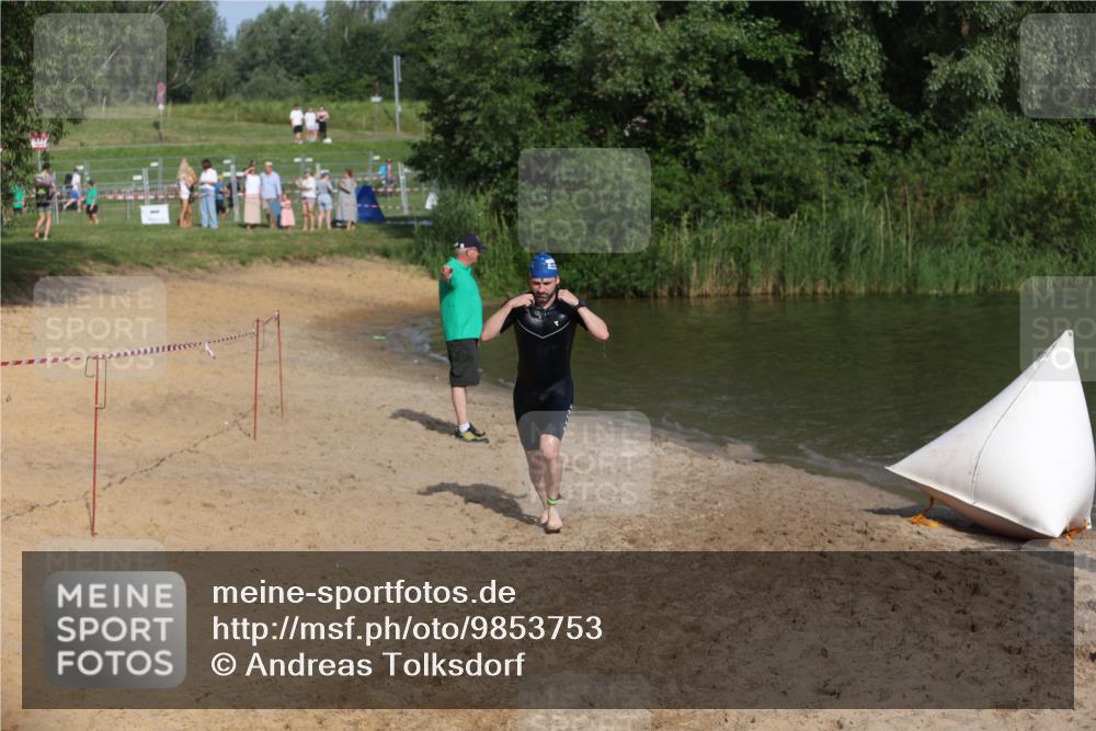 21.06.2026 - 29. Vierlanden-Triathlon Andreas Tolksdorf http://msf.ph/oto/9853753 21.06.2026 08:44:11 Schwimmen 4, 29, 34, 202 meine-sportfotos.de