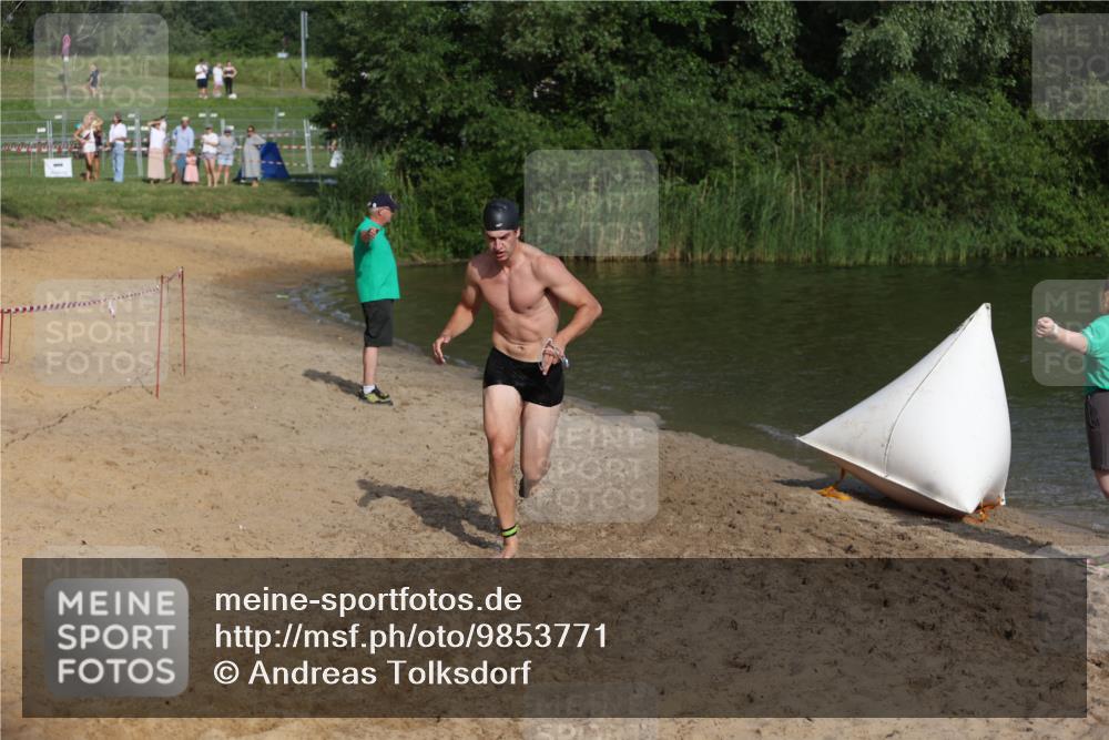 21.06.2026 - 29. Vierlanden-Triathlon Andreas Tolksdorf http://msf.ph/oto/9853771 21.06.2026 08:44:17 Schwimmen 34, 202 meine-sportfotos.de