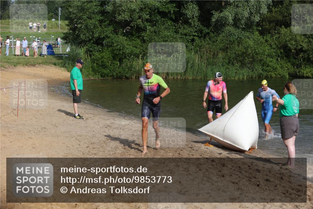 21.06.2026 - 29. Vierlanden-Triathlon Andreas Tolksdorf http://msf.ph/oto/9853773 21.06.2026 08:44:22 Schwimmen 142, 196, 202 meine-sportfotos.de