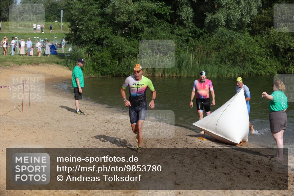 21.06.2026 - 29. Vierlanden-Triathlon Andreas Tolksdorf http://msf.ph/oto/9853780 21.06.2026 08:44:23 Schwimmen 142, 196, 202 meine-sportfotos.de