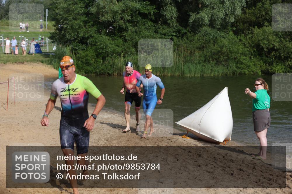 21.06.2026 - 29. Vierlanden-Triathlon Andreas Tolksdorf http://msf.ph/oto/9853784 21.06.2026 08:44:24 Schwimmen 142, 196, 202 meine-sportfotos.de