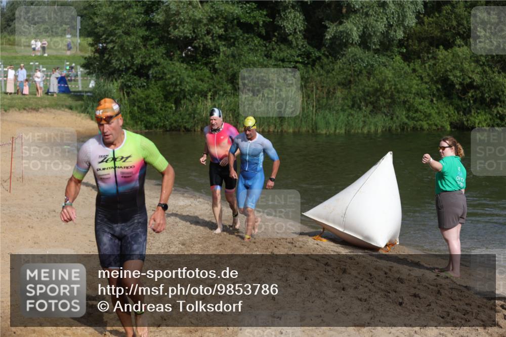 21.06.2026 - 29. Vierlanden-Triathlon Andreas Tolksdorf http://msf.ph/oto/9853786 21.06.2026 08:44:25 Schwimmen 142, 196, 202 meine-sportfotos.de