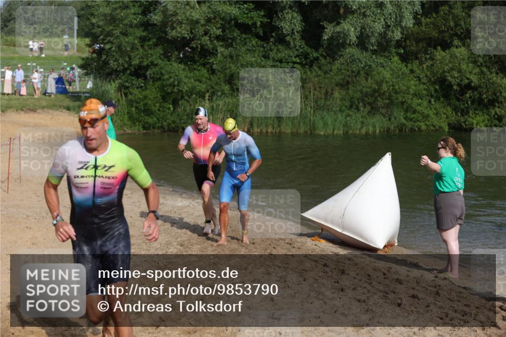 21.06.2026 - 29. Vierlanden-Triathlon Andreas Tolksdorf http://msf.ph/oto/9853790 21.06.2026 08:44:25 Schwimmen 142, 196, 202 meine-sportfotos.de