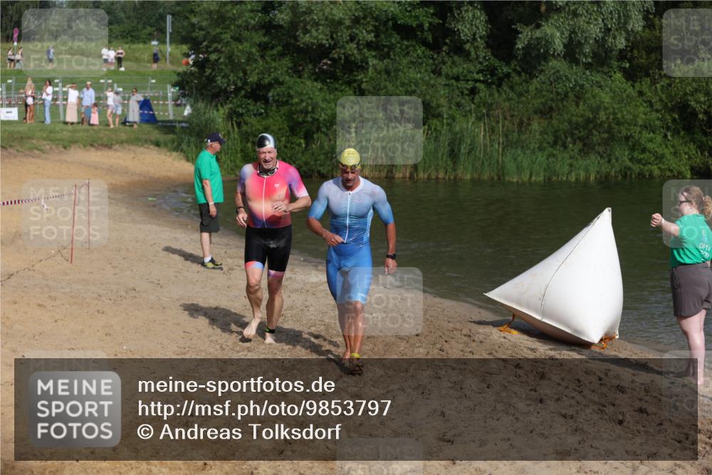 21.06.2026 - 29. Vierlanden-Triathlon Andreas Tolksdorf http://msf.ph/oto/9853797 21.06.2026 08:44:26 Schwimmen 142, 196, 202 meine-sportfotos.de