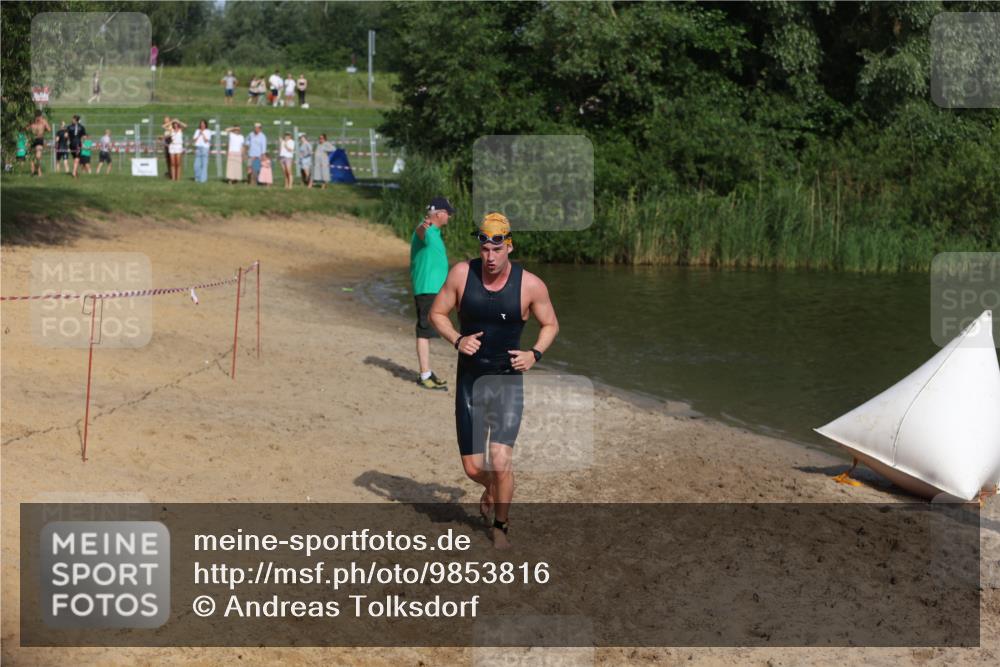 21.06.2026 - 29. Vierlanden-Triathlon Andreas Tolksdorf http://msf.ph/oto/9853816 21.06.2026 08:44:35 Schwimmen 39, 104, 142, 160, 196 meine-sportfotos.de