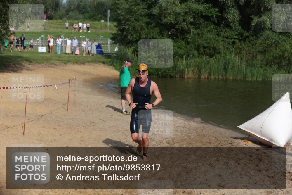 21.06.2026 - 29. Vierlanden-Triathlon Andreas Tolksdorf http://msf.ph/oto/9853817 21.06.2026 08:44:35 Schwimmen 39, 104, 142, 160, 196 meine-sportfotos.de