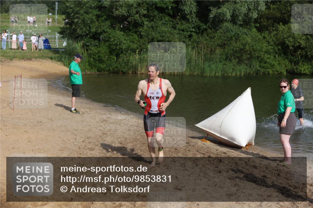 21.06.2026 - 29. Vierlanden-Triathlon Andreas Tolksdorf http://msf.ph/oto/9853831 21.06.2026 08:44:42 Schwimmen 39, 104, 160, 184 meine-sportfotos.de