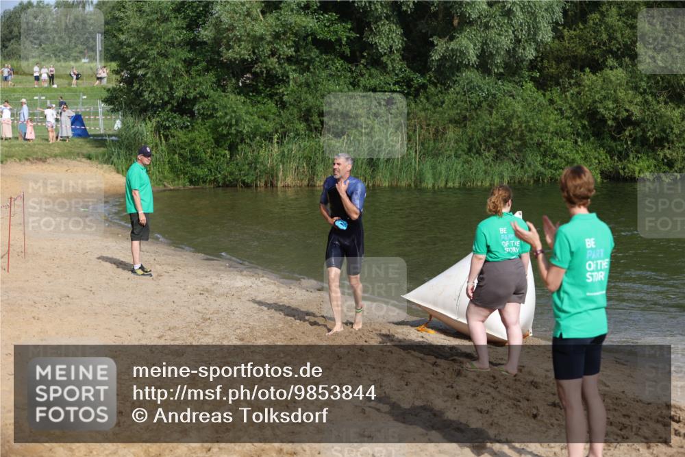 21.06.2026 - 29. Vierlanden-Triathlon Andreas Tolksdorf http://msf.ph/oto/9853844 21.06.2026 08:44:50 Schwimmen 104, 184 meine-sportfotos.de