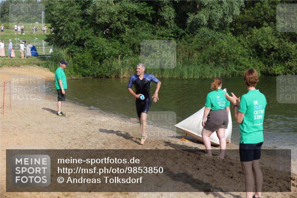 21.06.2026 - 29. Vierlanden-Triathlon Andreas Tolksdorf http://msf.ph/oto/9853850 21.06.2026 08:44:51 Schwimmen 184 meine-sportfotos.de