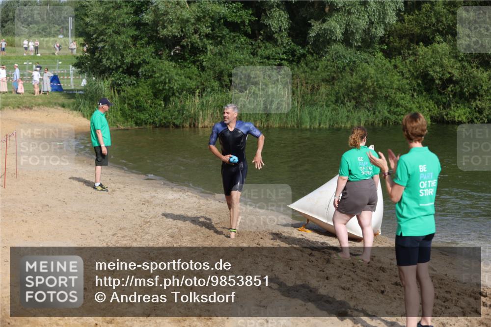 21.06.2026 - 29. Vierlanden-Triathlon Andreas Tolksdorf http://msf.ph/oto/9853851 21.06.2026 08:44:51 Schwimmen 184 meine-sportfotos.de