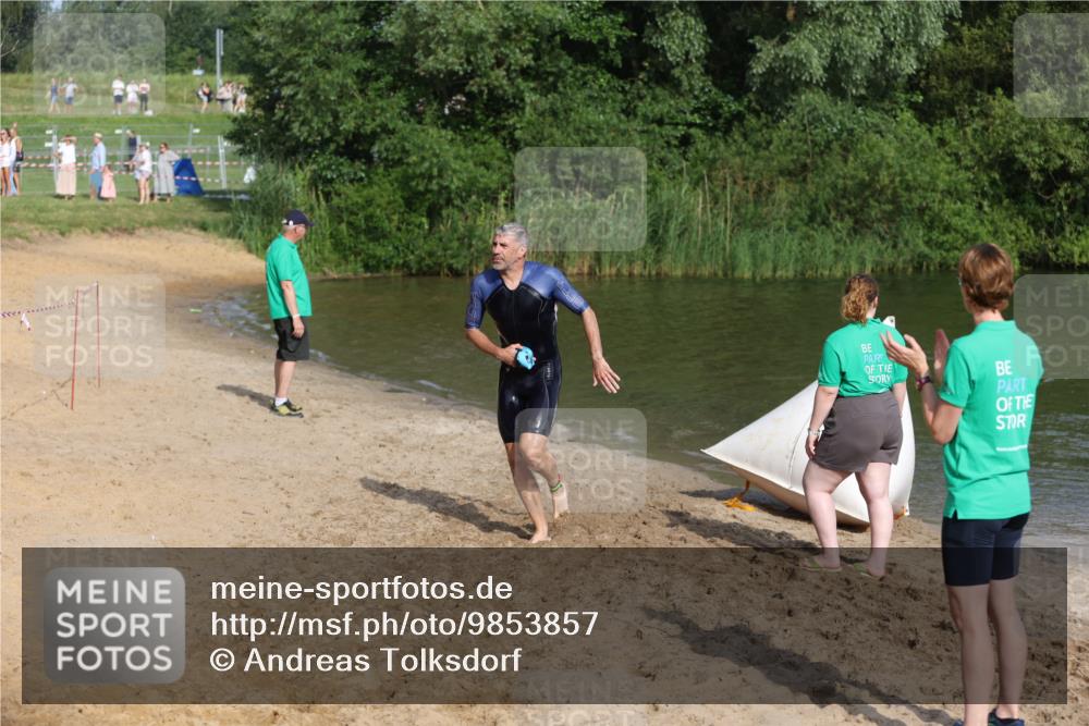 21.06.2026 - 29. Vierlanden-Triathlon Andreas Tolksdorf http://msf.ph/oto/9853857 21.06.2026 08:44:51 Schwimmen 184 meine-sportfotos.de