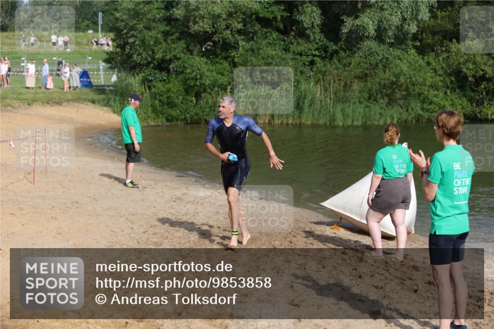 21.06.2026 - 29. Vierlanden-Triathlon Andreas Tolksdorf http://msf.ph/oto/9853858 21.06.2026 08:44:51 Schwimmen 184 meine-sportfotos.de