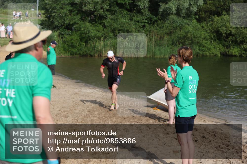 21.06.2026 - 29. Vierlanden-Triathlon Andreas Tolksdorf http://msf.ph/oto/9853886 21.06.2026 08:45:16 Schwimmen 69, 169, 174, 219 meine-sportfotos.de
