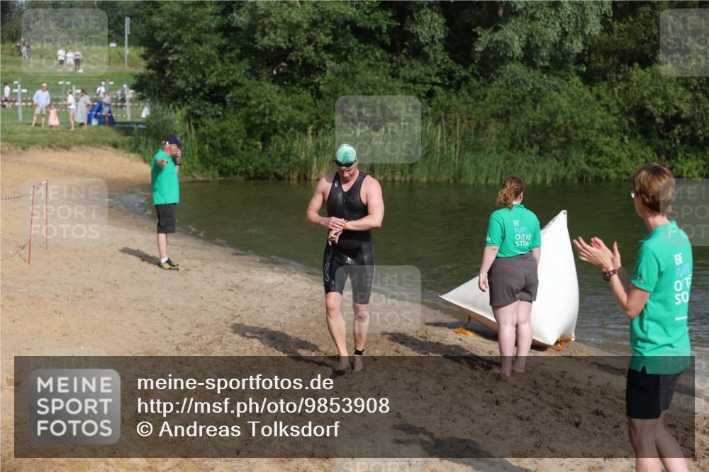 21.06.2026 - 29. Vierlanden-Triathlon Andreas Tolksdorf http://msf.ph/oto/9853908 21.06.2026 08:45:33 Schwimmen 141, 173 meine-sportfotos.de