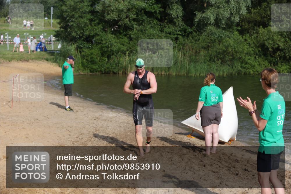21.06.2026 - 29. Vierlanden-Triathlon Andreas Tolksdorf http://msf.ph/oto/9853910 21.06.2026 08:45:33 Schwimmen 141, 173 meine-sportfotos.de