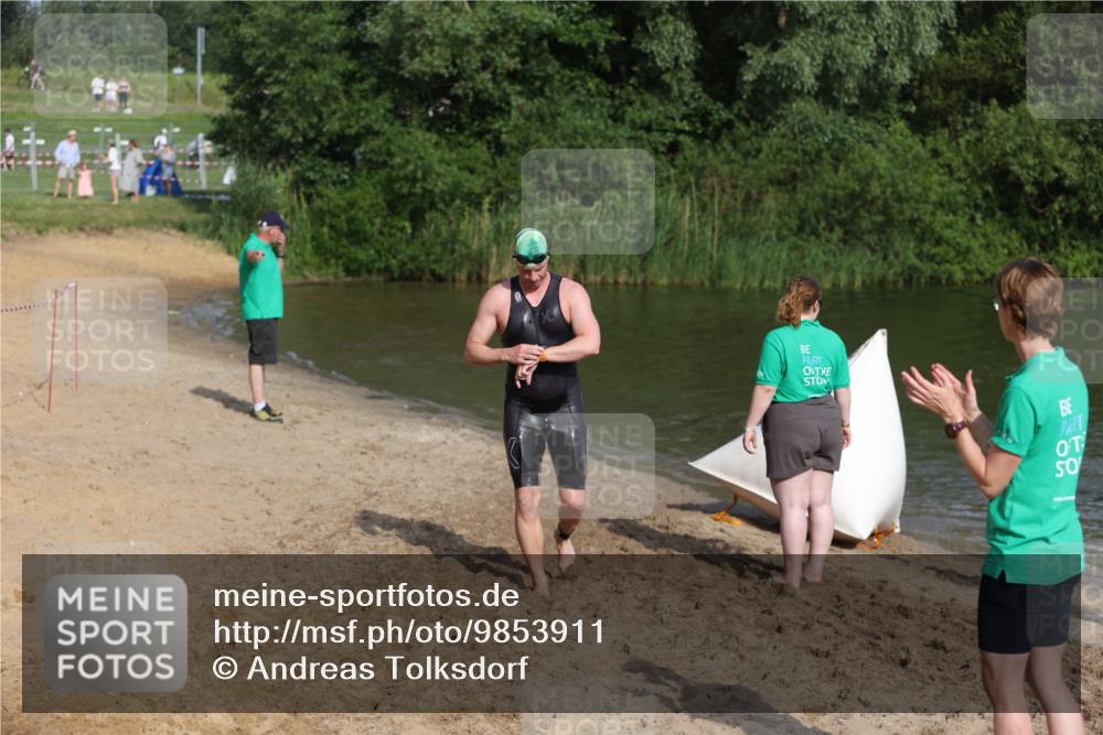 21.06.2026 - 29. Vierlanden-Triathlon Andreas Tolksdorf http://msf.ph/oto/9853911 21.06.2026 08:45:33 Schwimmen 141, 173 meine-sportfotos.de