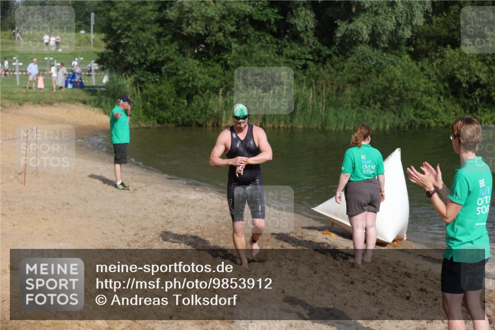 21.06.2026 - 29. Vierlanden-Triathlon Andreas Tolksdorf http://msf.ph/oto/9853912 21.06.2026 08:45:33 Schwimmen 141, 173 meine-sportfotos.de