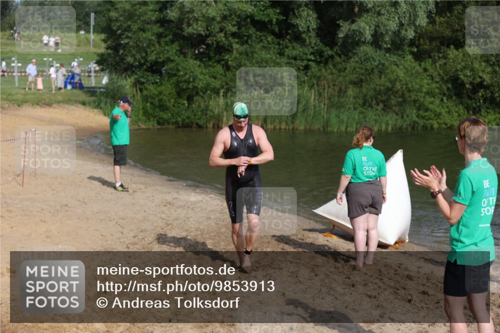 21.06.2026 - 29. Vierlanden-Triathlon Andreas Tolksdorf http://msf.ph/oto/9853913 21.06.2026 08:45:33 Schwimmen 141, 173 meine-sportfotos.de