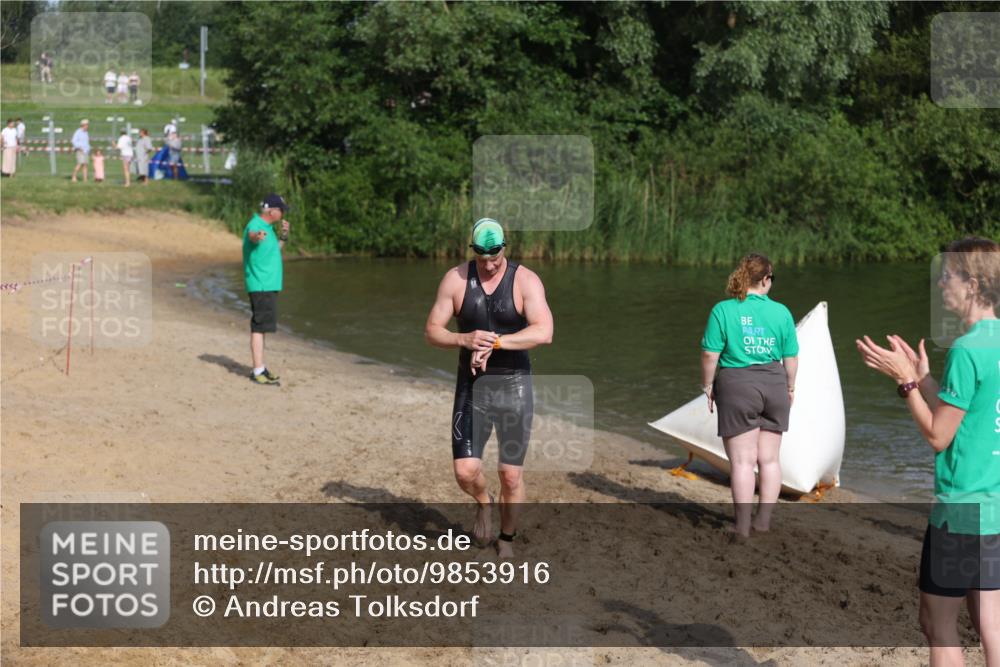 21.06.2026 - 29. Vierlanden-Triathlon Andreas Tolksdorf http://msf.ph/oto/9853916 21.06.2026 08:45:33 Schwimmen 141, 173 meine-sportfotos.de