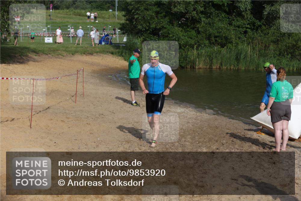 21.06.2026 - 29. Vierlanden-Triathlon Andreas Tolksdorf http://msf.ph/oto/9853920 21.06.2026 08:45:43 Schwimmen 89, 141, 147, 165 meine-sportfotos.de