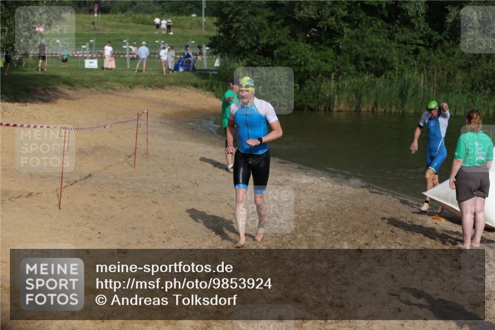 21.06.2026 - 29. Vierlanden-Triathlon Andreas Tolksdorf http://msf.ph/oto/9853924 21.06.2026 08:45:43 Schwimmen 89, 141, 147, 165 meine-sportfotos.de