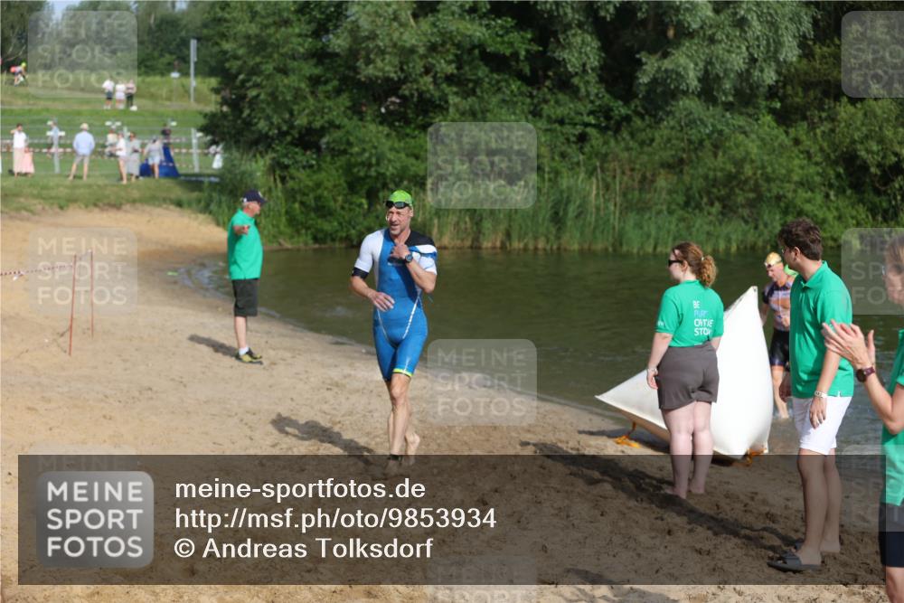 21.06.2026 - 29. Vierlanden-Triathlon Andreas Tolksdorf http://msf.ph/oto/9853934 21.06.2026 08:45:45 Schwimmen 89, 141, 147, 165 meine-sportfotos.de