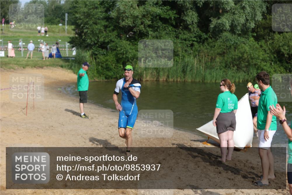 21.06.2026 - 29. Vierlanden-Triathlon Andreas Tolksdorf http://msf.ph/oto/9853937 21.06.2026 08:45:46 Schwimmen 89, 141, 147, 165 meine-sportfotos.de