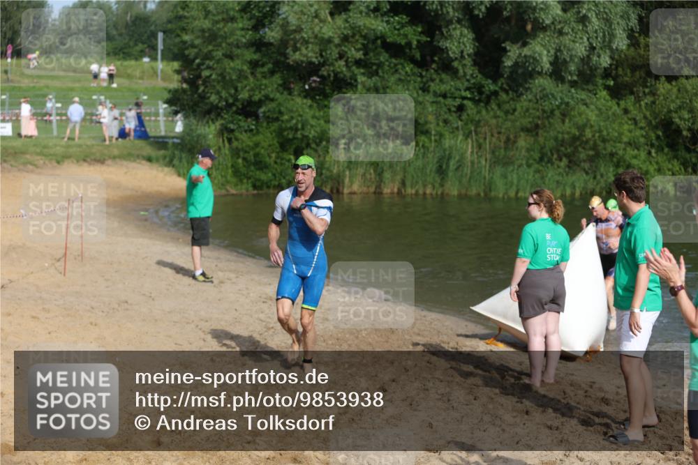 21.06.2026 - 29. Vierlanden-Triathlon Andreas Tolksdorf http://msf.ph/oto/9853938 21.06.2026 08:45:46 Schwimmen 89, 141, 147, 165 meine-sportfotos.de