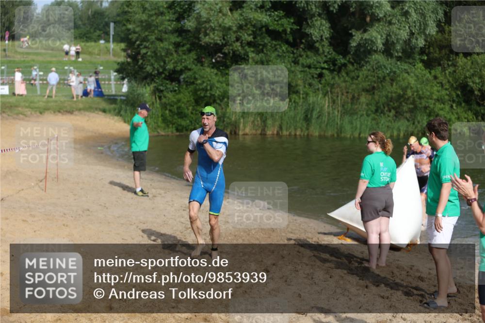 21.06.2026 - 29. Vierlanden-Triathlon Andreas Tolksdorf http://msf.ph/oto/9853939 21.06.2026 08:45:46 Schwimmen 89, 141, 147, 165 meine-sportfotos.de