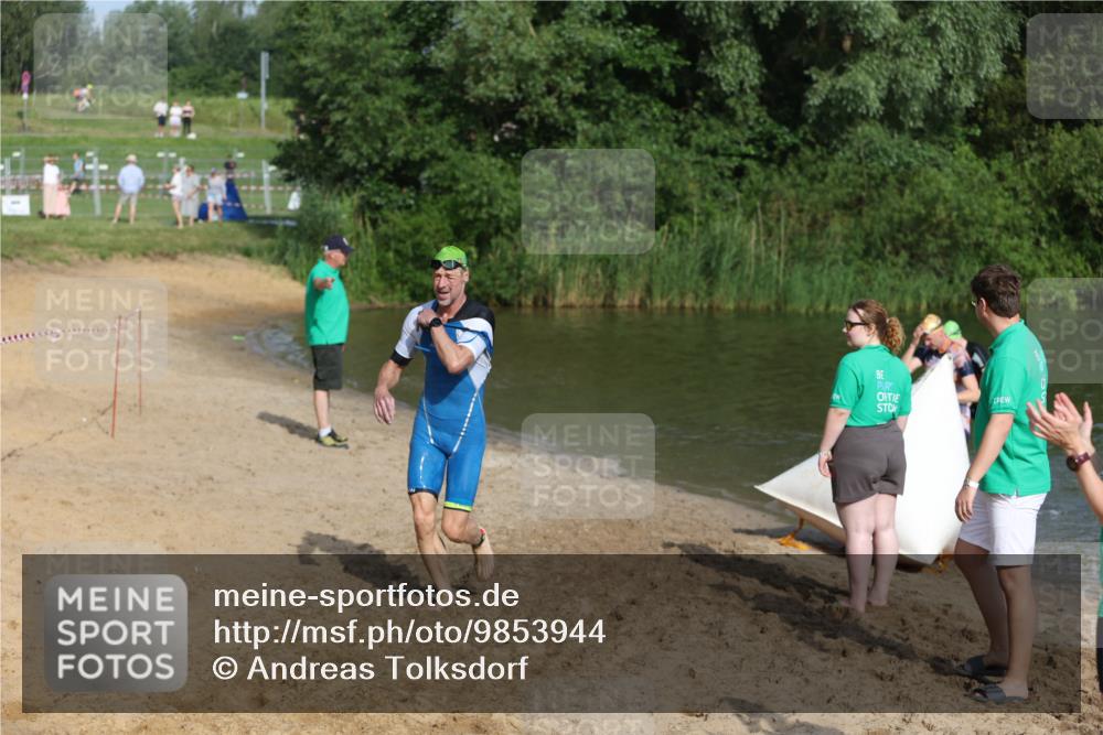 21.06.2026 - 29. Vierlanden-Triathlon Andreas Tolksdorf http://msf.ph/oto/9853944 21.06.2026 08:45:46 Schwimmen 89, 141, 147, 165 meine-sportfotos.de