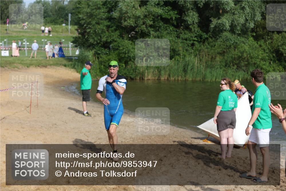 21.06.2026 - 29. Vierlanden-Triathlon Andreas Tolksdorf http://msf.ph/oto/9853947 21.06.2026 08:45:46 Schwimmen 89, 141, 147, 165 meine-sportfotos.de