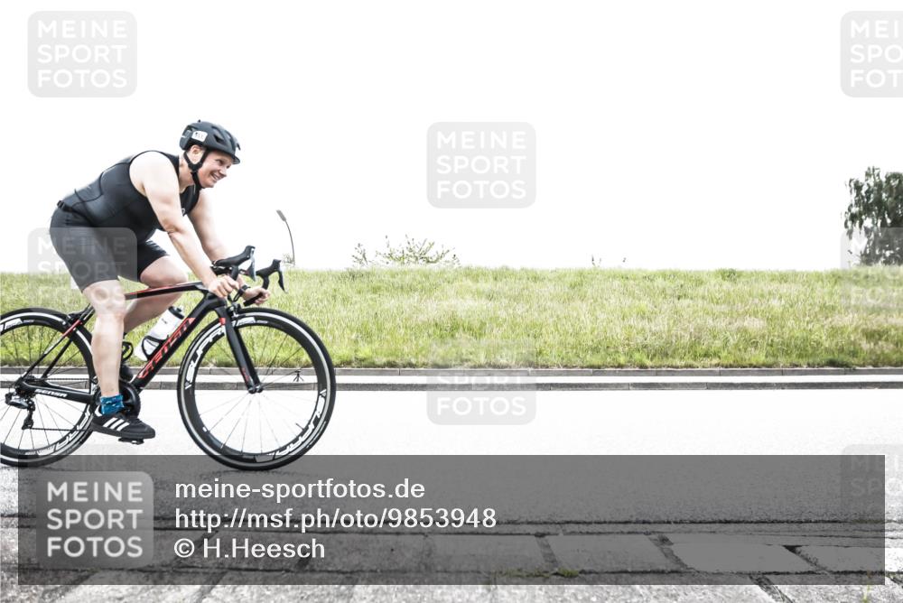 21.06.2026 - 29. Vierlanden-Triathlon H.Heesch http://msf.ph/oto/9853948 21.06.2026 10:28:53 Radfahren 27, 499, 551, 553, 583, 619 meine-sportfotos.de