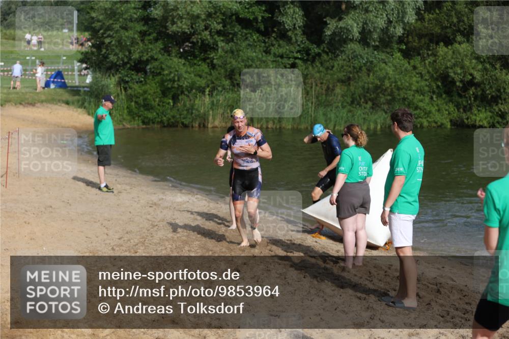 21.06.2026 - 29. Vierlanden-Triathlon Andreas Tolksdorf http://msf.ph/oto/9853964 21.06.2026 08:45:49 Schwimmen 89, 131, 147, 165 meine-sportfotos.de