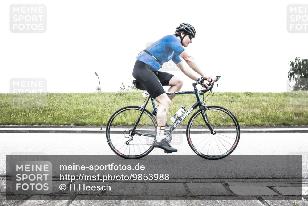 21.06.2026 - 29. Vierlanden-Triathlon H.Heesch http://msf.ph/oto/9853988 21.06.2026 10:29:56 Radfahren 22, 56, 113, 492, 502, 518, 548, 571 meine-sportfotos.de
