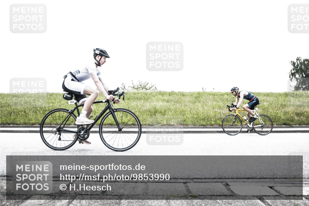 21.06.2026 - 29. Vierlanden-Triathlon H.Heesch http://msf.ph/oto/9853990 21.06.2026 10:30:05 Radfahren 2, 56, 72, 274, 304, 492, 497, 502, 572 meine-sportfotos.de