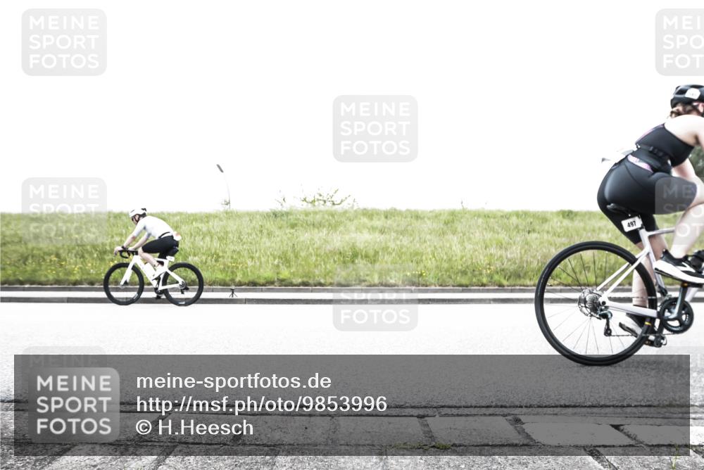 21.06.2026 - 29. Vierlanden-Triathlon H.Heesch http://msf.ph/oto/9853996 21.06.2026 10:30:09 Radfahren 2, 72, 274, 284, 300, 304, 497, 572 meine-sportfotos.de
