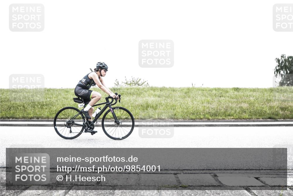 21.06.2026 - 29. Vierlanden-Triathlon H.Heesch http://msf.ph/oto/9854001 21.06.2026 10:30:17 Radfahren 284, 300, 522, 539, 546, 568, 570 meine-sportfotos.de